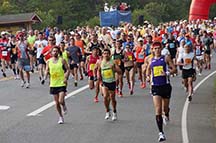 Photo of runners in the Big Sur marathon by photographer Alheli Curry